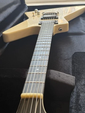 Epiphone ’84 Explorer EX – James Hetfield “So What” Inspired