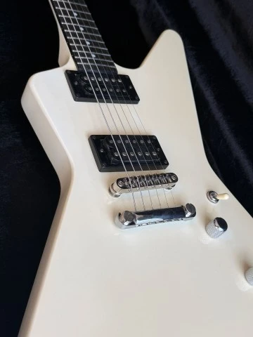 Epiphone ’84 Explorer EX – James Hetfield “So What” Inspired