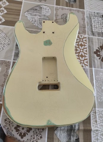Stratocaster Body Light Mahogany 1,610 Kg