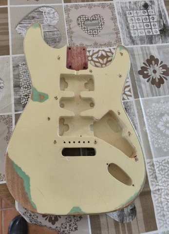 Stratocaster Body Light Mahogany 1,610 Kg