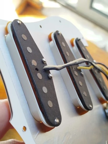 Fender Custom Shop Fat '60s – Πλήρες Pre-Wired Pickguard Stratocaster