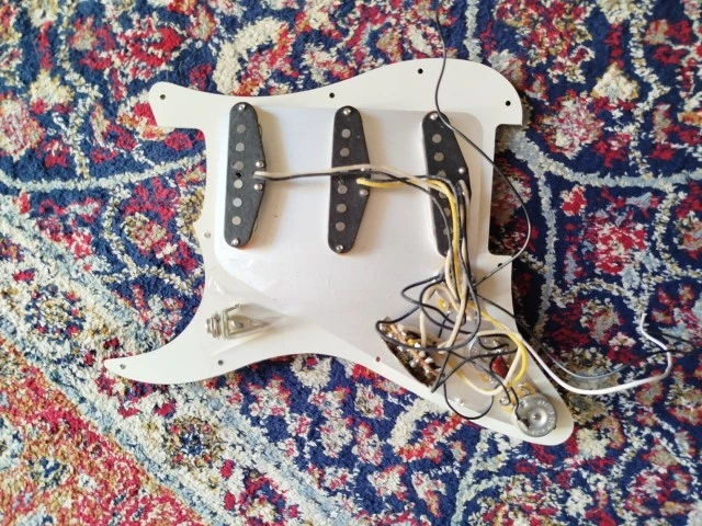 Fender Custom Shop Fat '60s – Πλήρες Pre-Wired Pickguard Stratocaster