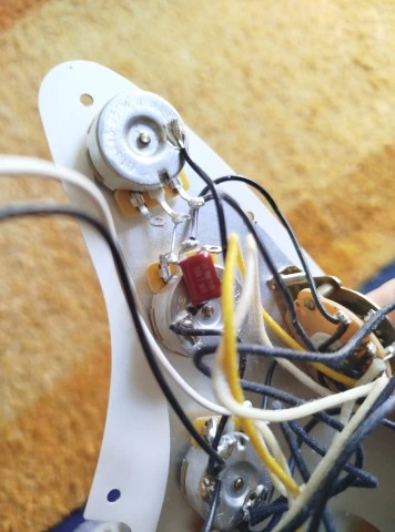 Fender Custom Shop Fat '60s – Πλήρες Pre-Wired Pickguard Stratocaster
