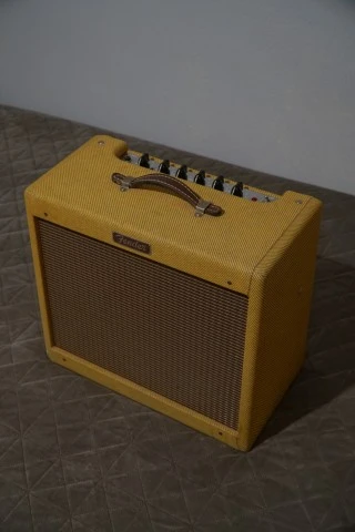 Fender Blues Junior Lacquered Tweed