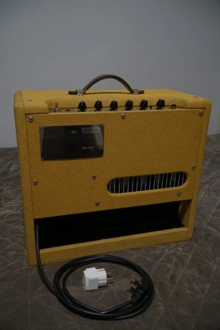 Fender Blues Junior Lacquered Tweed