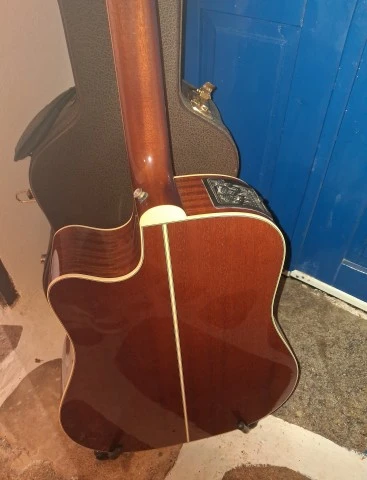 Takamine P4DC