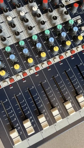 Soundcraft EPM6 Αναλογικός Μίκτης 6 Mono / 2 Stereo (Πρόσφατο Service)