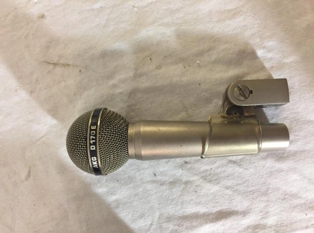 Akg d170