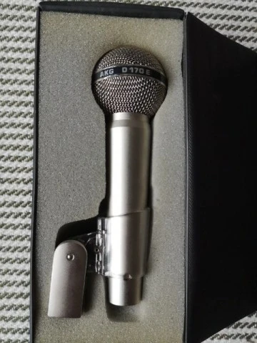 Akg d170