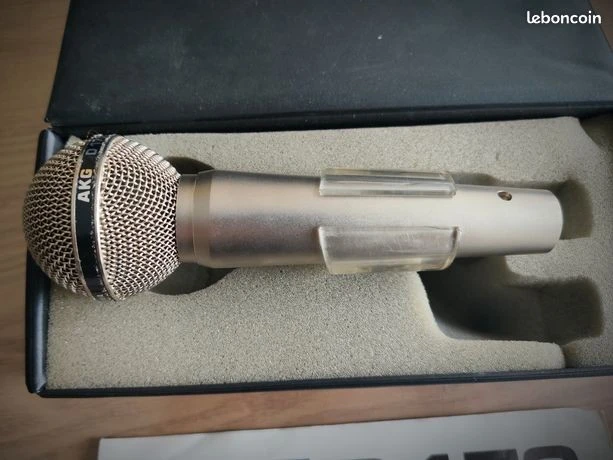 Akg d170