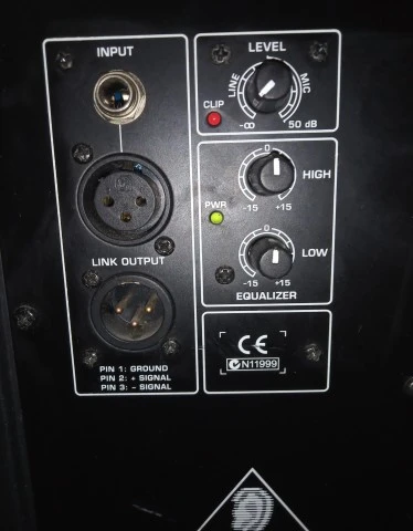 Behringer Eurolive B215A