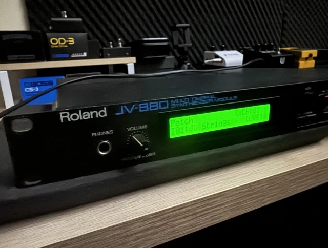 Roland JV 880