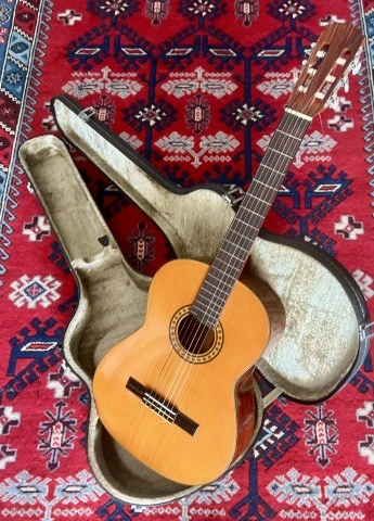 Aria AC-15 Made in Japan (1980s) – Κλασική κιθάρα με σκληρή θήκη
