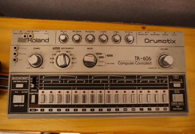 Roland TR-606