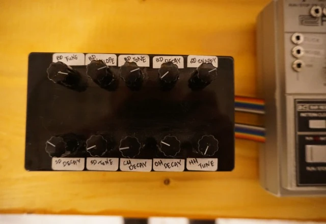 Roland TR-606