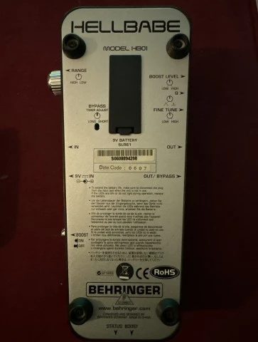 Behringer: V-Tone Guitar GDI21 & HellBabe HB01 (Wah)