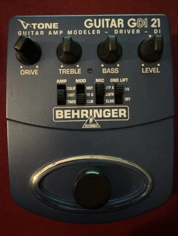 Behringer: V-Tone Guitar GDI21 & HellBabe HB01 (Wah)