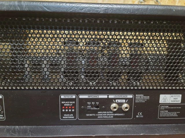 Bugera 6260 Infinium + καμπίνα Laney IRT212 2x12 + flight case