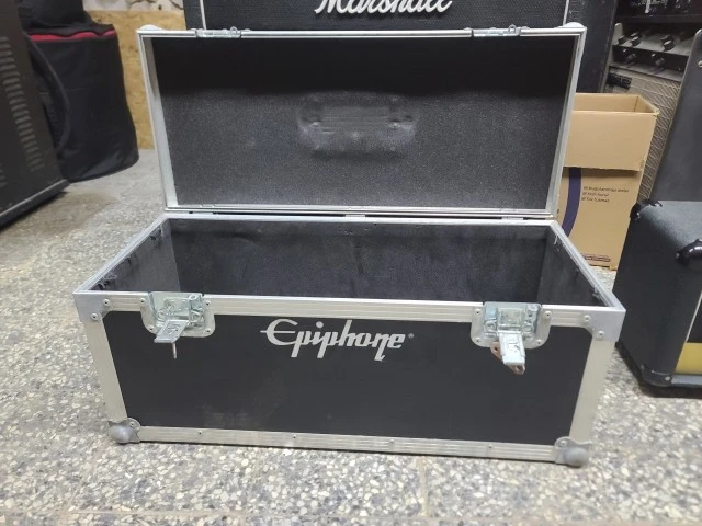 Bugera 6260 Infinium + καμπίνα Laney IRT212 2x12 + flight case