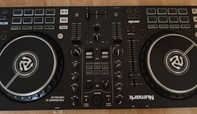 Numark Mixtrack Pro FX