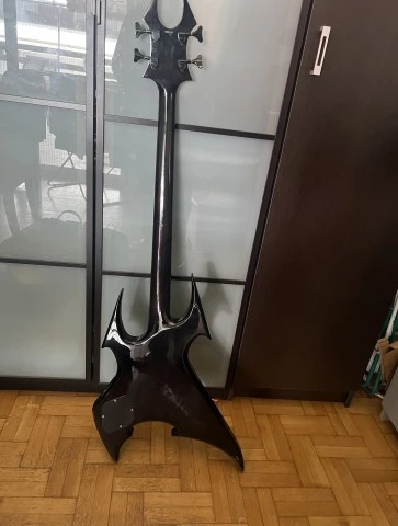 B.C. Rich Beast Bass