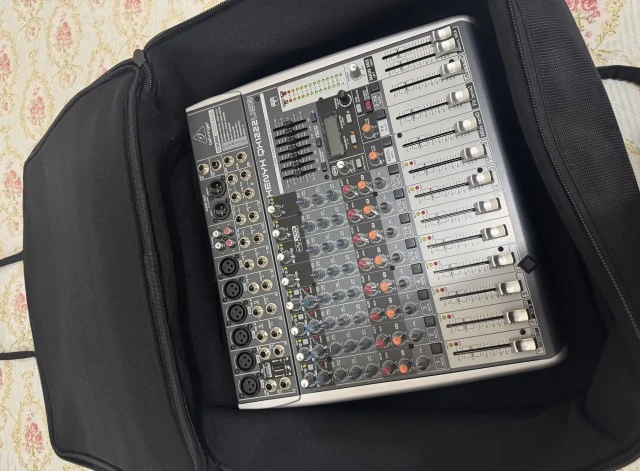 Behringer Xenyx QX1222USB