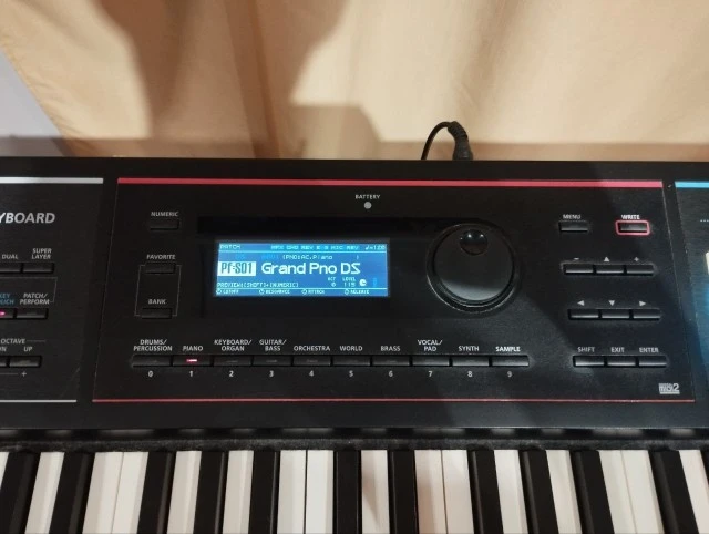 Roland JUNO-DS88