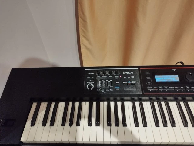 Roland JUNO-DS88