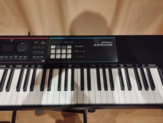 Roland JUNO-DS88