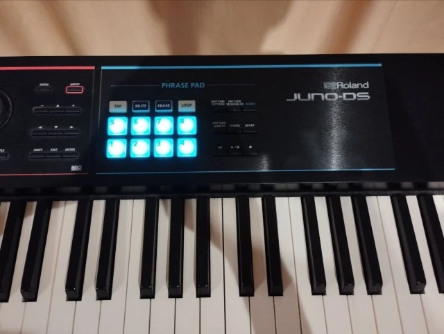 Roland JUNO-DS88