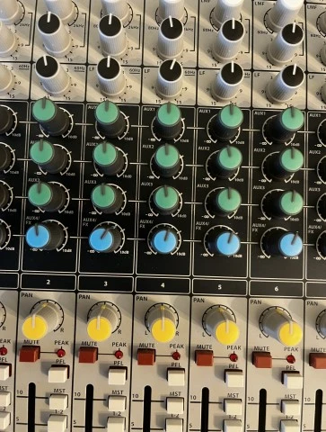 Soundcraft signature 16