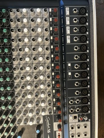 Soundcraft signature 16
