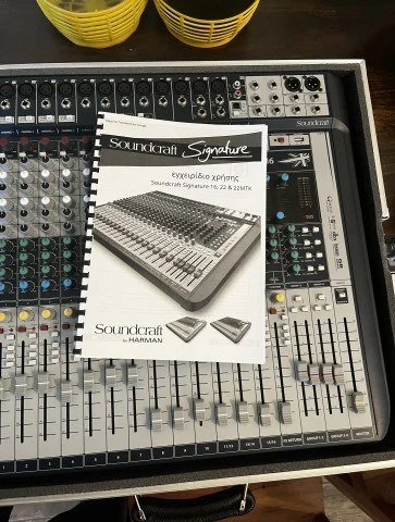 Soundcraft signature 16