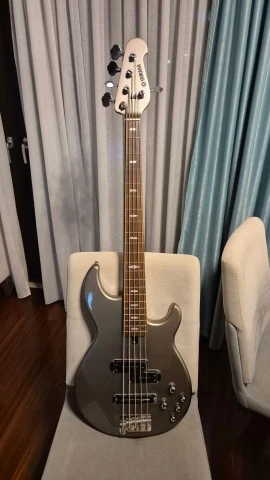Yamaha BB615 5-String 2007 - Pewter