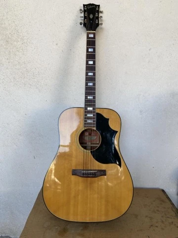 Vintage Gibson SJ Deluxe (1970s)