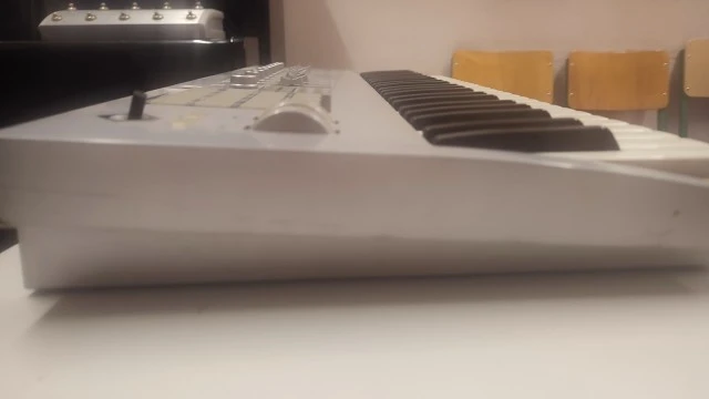 Korg Kontrol 49 keyboard controller
