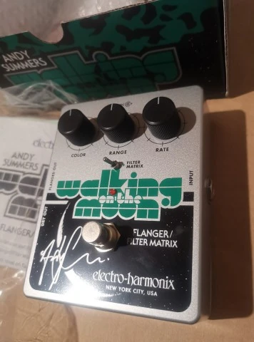 Electro-Harmonix Walking on the Moon