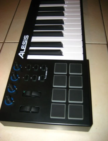 Alesis V49