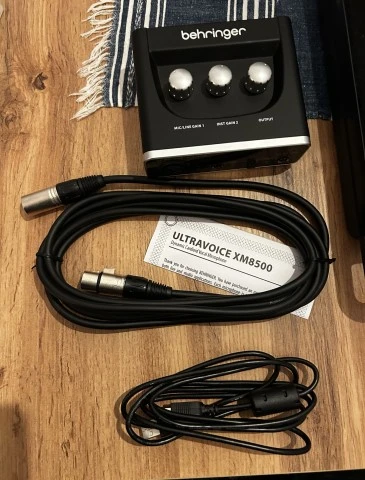 Behringer U-Phoria UM2 + Behringer XM8500