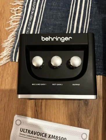 Behringer U-Phoria UM2 + Behringer XM8500