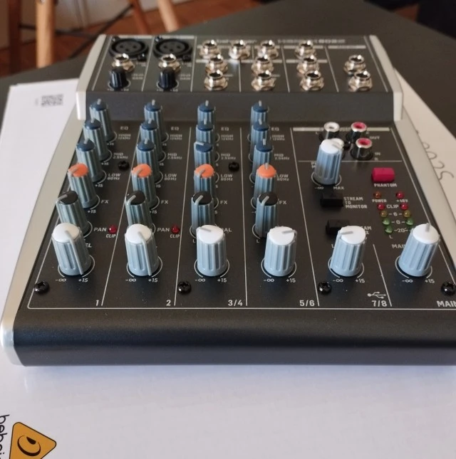 Behringer XENYX 802S