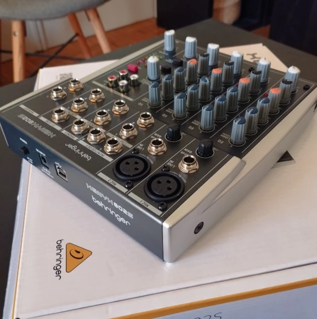 Behringer XENYX 802S