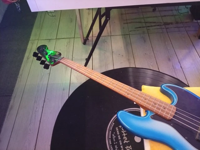 Squier Fender Contemporary Jazz Bass Roasted Maple Neck, Sky Burst Metallic