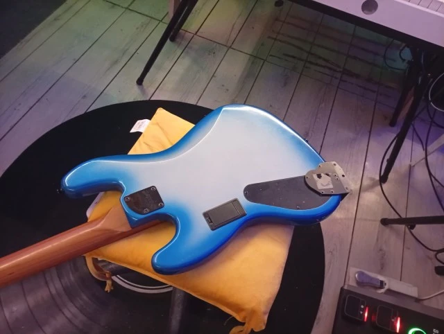 Squier Fender Contemporary Jazz Bass Roasted Maple Neck, Sky Burst Metallic