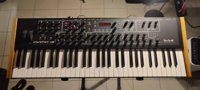 Dave Smith Instruments Prophet 08