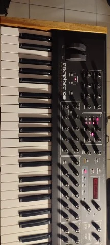 Dave Smith Instruments Prophet 08