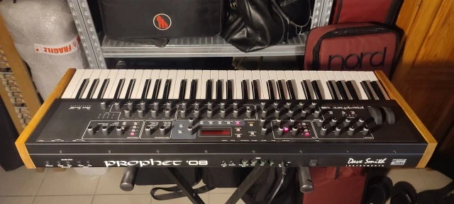 Dave Smith Instruments Prophet 08