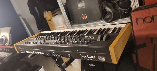 Dave Smith Instruments Prophet 08
