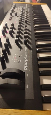 Dave Smith Instruments Prophet 08