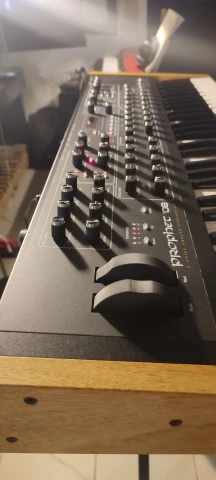 Dave Smith Instruments Prophet 08